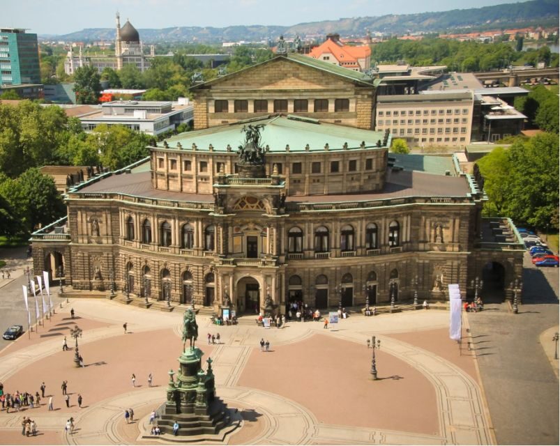 Dresden: 1.5-Hour Comedy Bus Tour in German - A rolling comedy stage that makes Dresden easy to enjoy