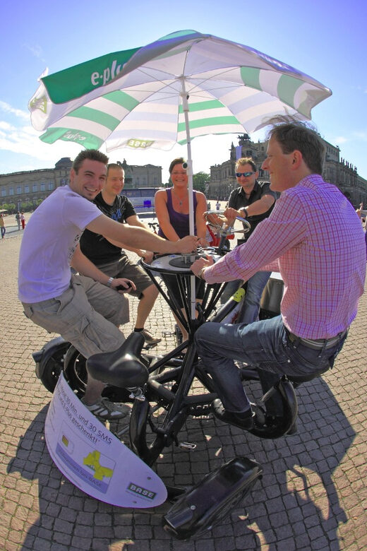 Dresden Bike Tour with Wine Tasting - The wine tasting break: what happens at the Albrechtsberg Palace area