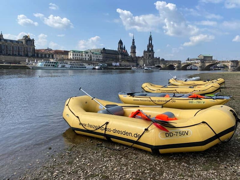Dresden: Boat tour - in a rubber dinghy from Pillnitz to Dresden - From Pillnitz Side Views to the “Blue Wonder” Crossing
