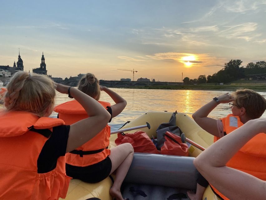 Dresden: Bootstour-Sonnenuntergang im Schlauchboot genießen - Why a Schlauchboot sunset ride is such a smart Dresden move