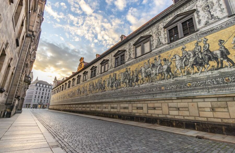 Dresden: Express Walk with a Local in 60 minutes - How You Get Local Lifestyle Tips Without a Sightseeing Lecture