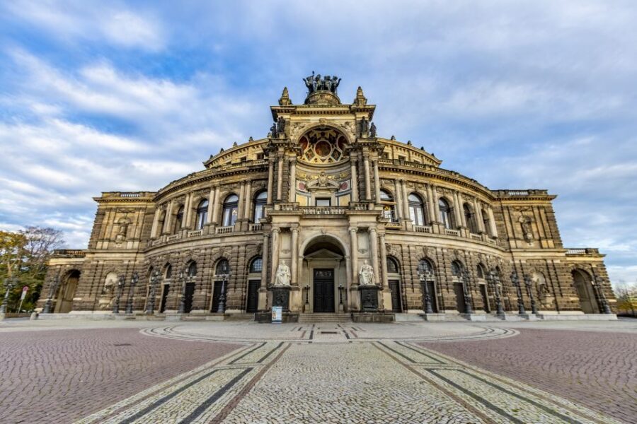 Dresden: Express Walk with a Local in 60 minutes - Getting Started at Julius Otto Monument (and Why That Matters)