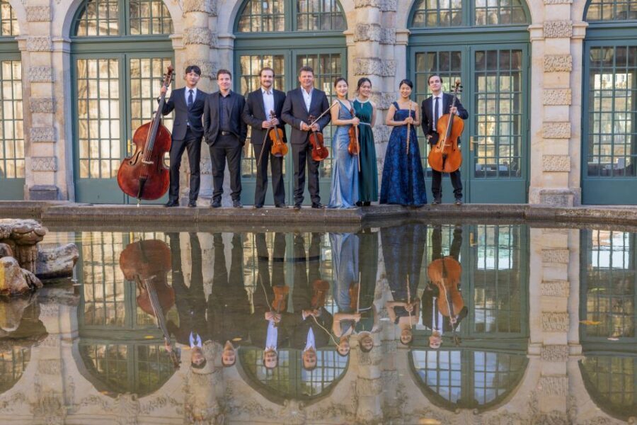 Dresden: Festive Christmas Concert in the Zwinger - The 90-minute Christmas program: Bach to Mozart to Vivaldi