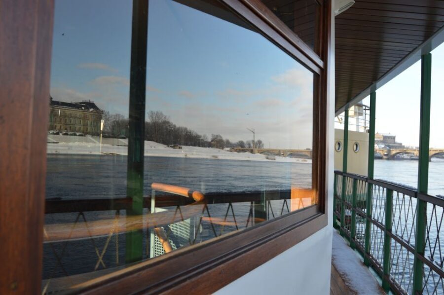 Dresden: Paddle Steamer Winter Cruise to Pillnitz - Pillnitz Castle and the Winter Christmas Garden Lights