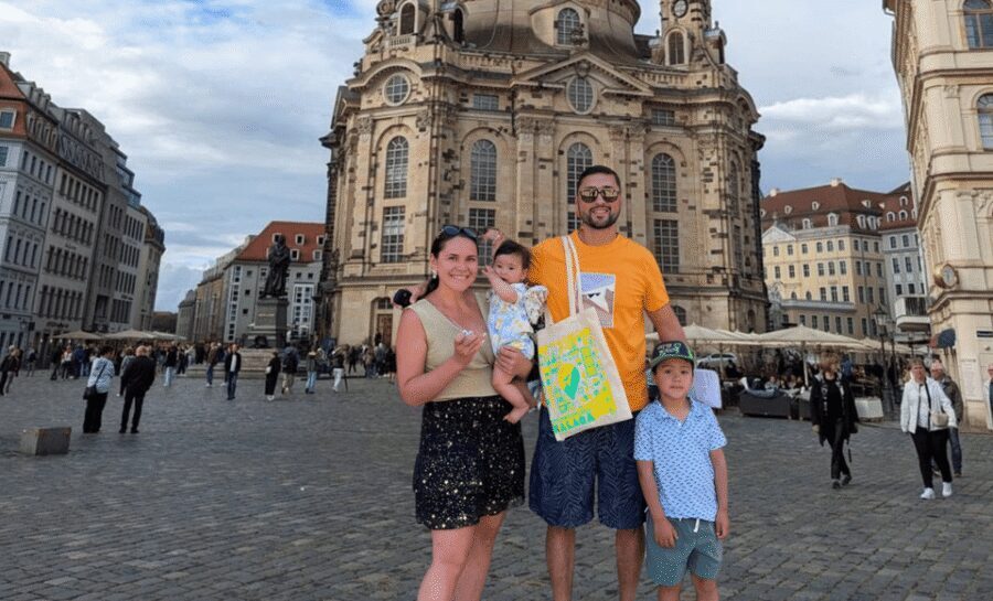 Dresden Sightseeing Treasure Hunt - The Golden Compass System: Easy Navigation, Real Independence