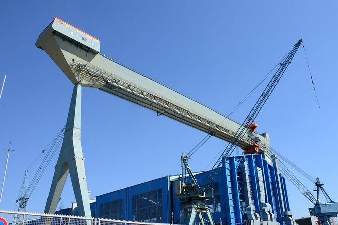 Driverguide Tour Hamburg - Port of Hamburg Views: Köhlbrand Bridge and the Working Machine