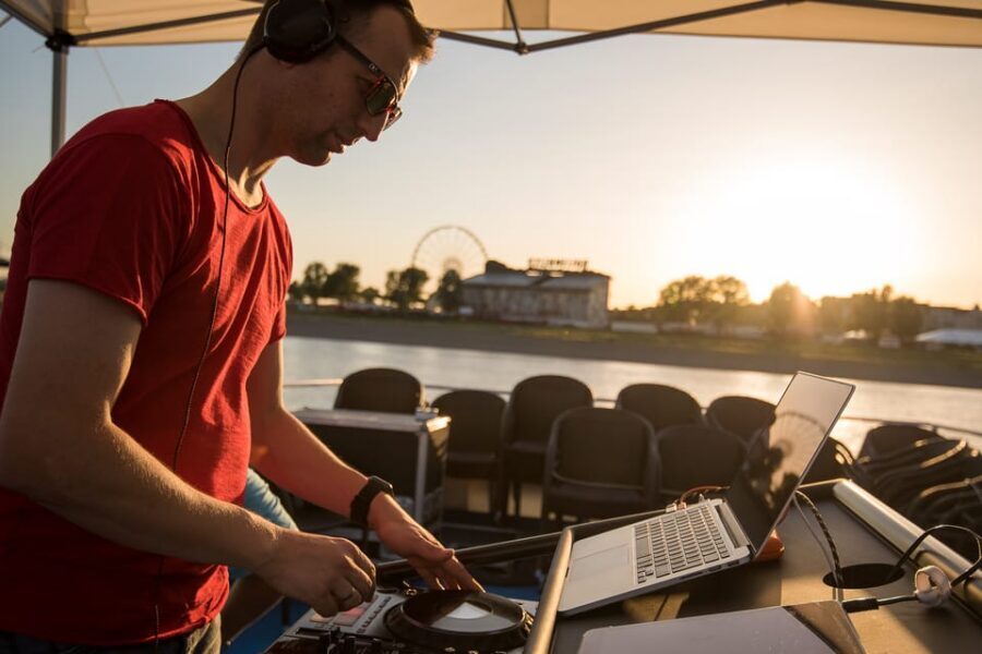 Düsseldorf: 2-Hour Evening Rhine River Cruise with Live DJ - Key things to know before you go