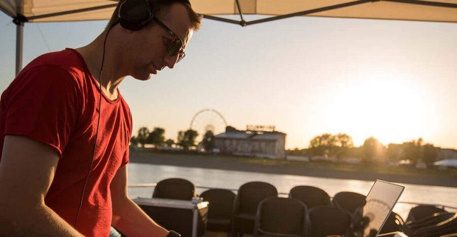 Düsseldorf: 2-Hour Evening Rhine River Cruise with Live DJ - What you’ll actually see: Old Town, ruins, and Düsseldorf’s evening skyline