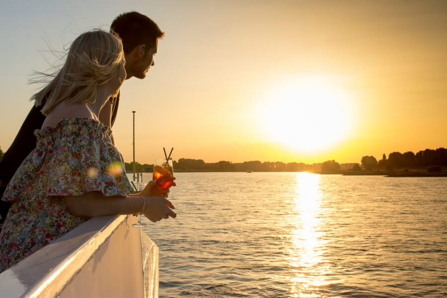 Düsseldorf: 2-Hour Evening Rhine River Cruise with Live DJ - Who this cruise is best for (and who might not love it)