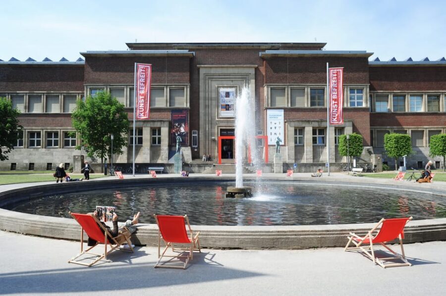 Düsseldorf: Art:walk museum pass - Museum stop 1: Kunstpalast and the central start of your art crawl
