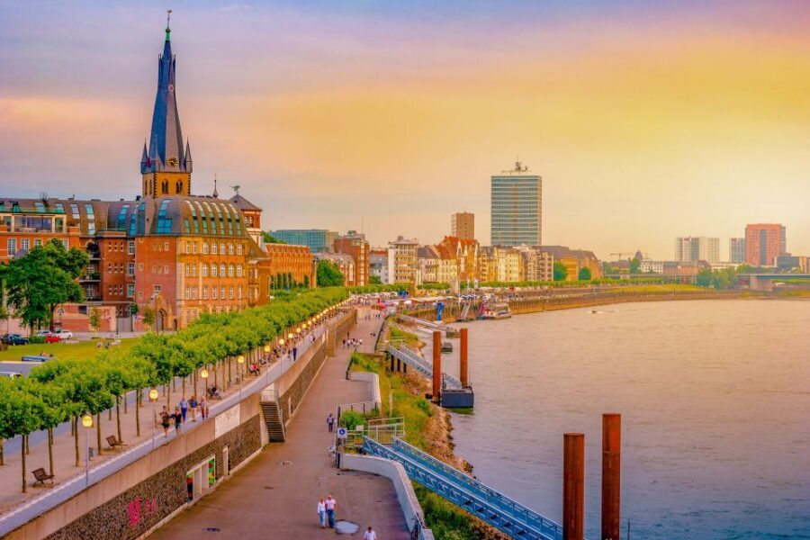 Düsseldorf: Classic City Segway Tour - Where It Starts: Rathausufer and Getting Up to Speed
