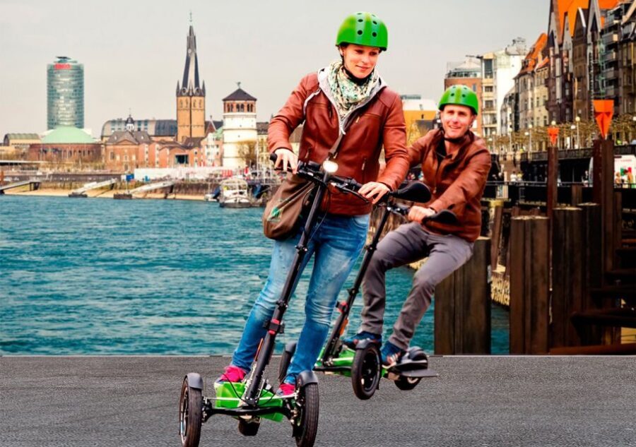 Düsseldorf: E-Scooter City Tour - First Glide Along the Rhine and Burgplatz Castle Tower