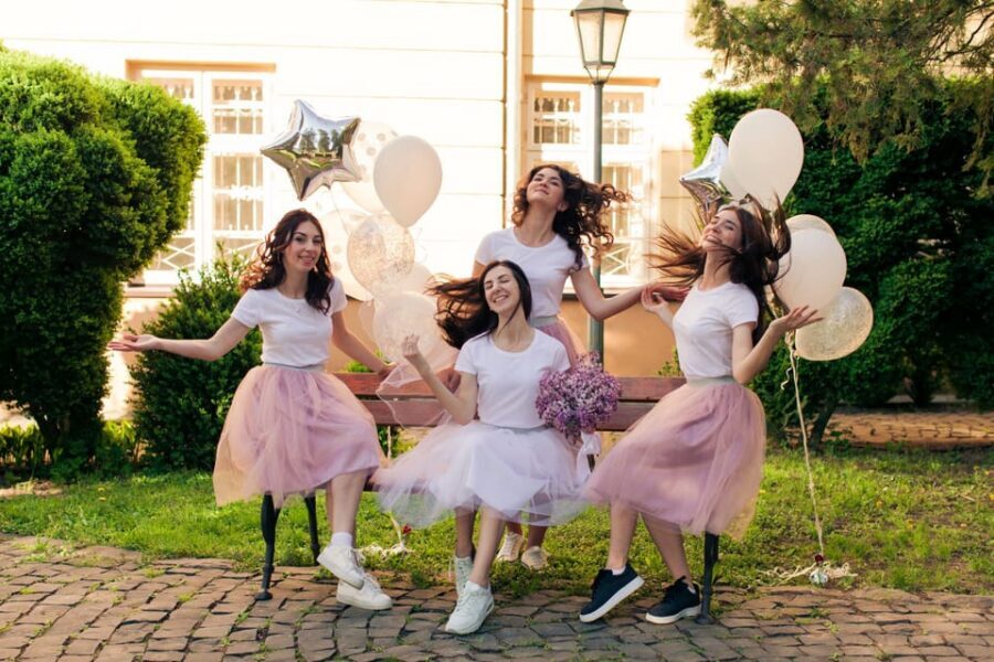 Düsseldorf: Girls-only-tour with shots, party, fun & games - Meeting Carlsplatz: Where the 3-Hour Route Starts