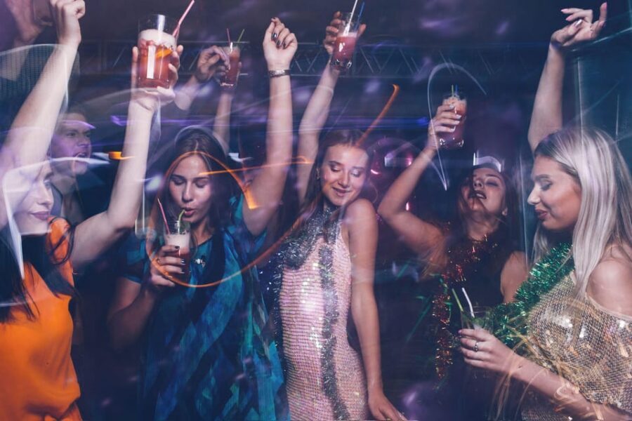 Düsseldorf: Girls-only-tour with shots, party, fun & games - Price and Value: Is $69 Worth a Three-Hour Girls Night?