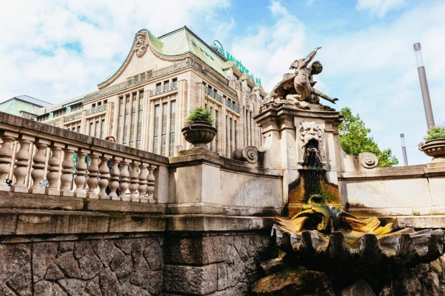 Düsseldorf: Guided City Architecture Walking Tour - Pace, Questions, and the Dietmar Schönhoff Factor