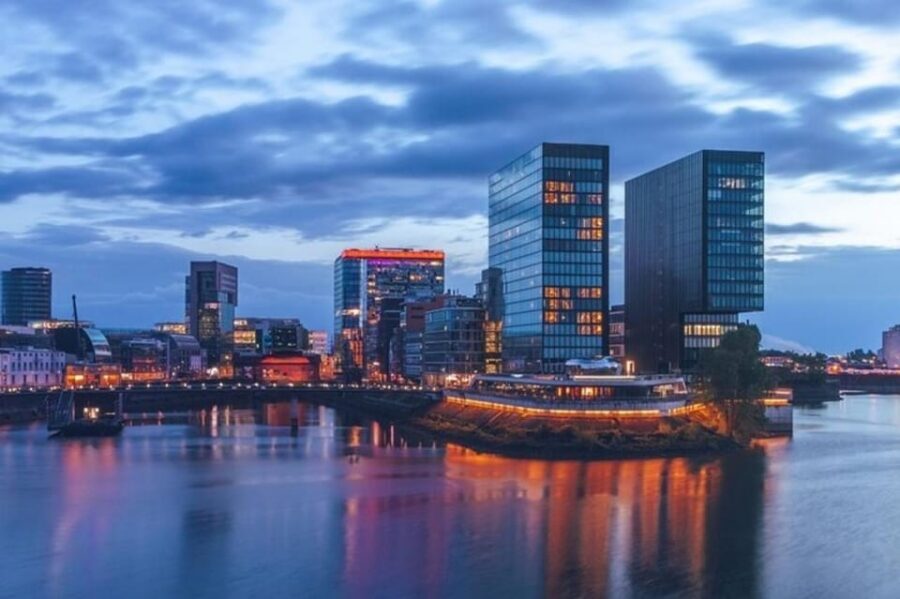 Dusseldorf : Highlights Walking tour with A Guide - Marktplatz and Jan Wellem: the classic postcard moment