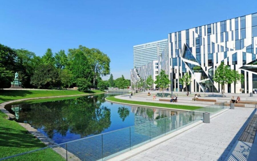 Düsseldorf: In a nutshell - the 60 minutes tour - Value for money: is $17 worth it?