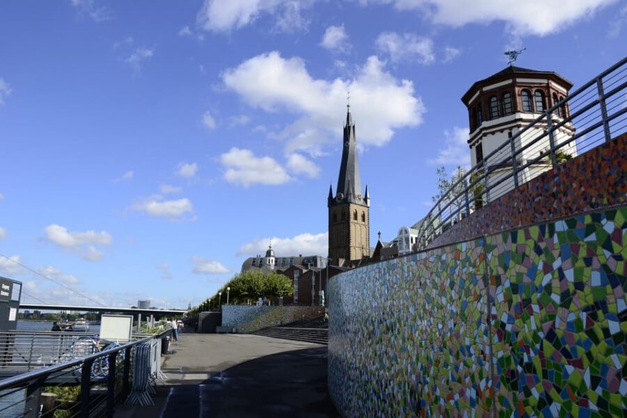 Düsseldorf: Old town and banks of Rhine - heart and lifeline - Price and value for a 100-minute private walk