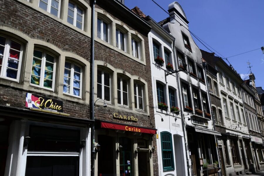 Düsseldorf: Old town and banks of Rhine - heart and lifeline - Guides make the difference: language skills and hidden-spot instincts