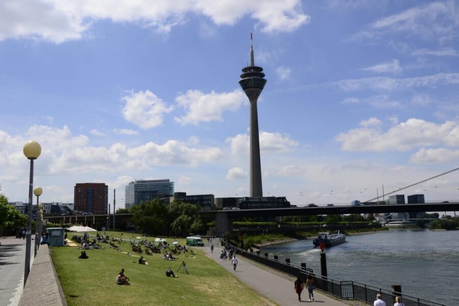 Düsseldorf: Old town and banks of Rhine - heart and lifeline - Königsallee: the luxury boulevard with a local beat