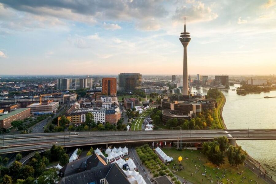 Düsseldorf: Private custom tour with a local guide - Quick hits before you plan your Düsseldorf day