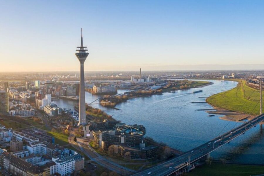Düsseldorf: Private custom tour with a local guide - Languages, private groups, and wheelchair access