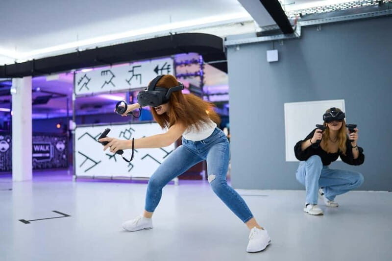 Düsseldorf: Virtual Reality Escape Game - Picking your world: abandoned pyramids, haunted houses, and more
