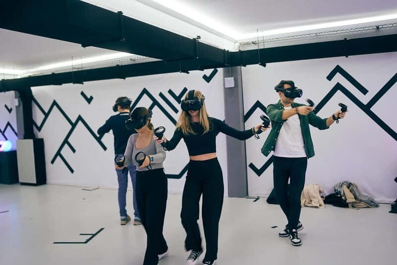 Düsseldorf: Virtual Reality Escape Game - The 1-hour flow: from VR basics to team escape