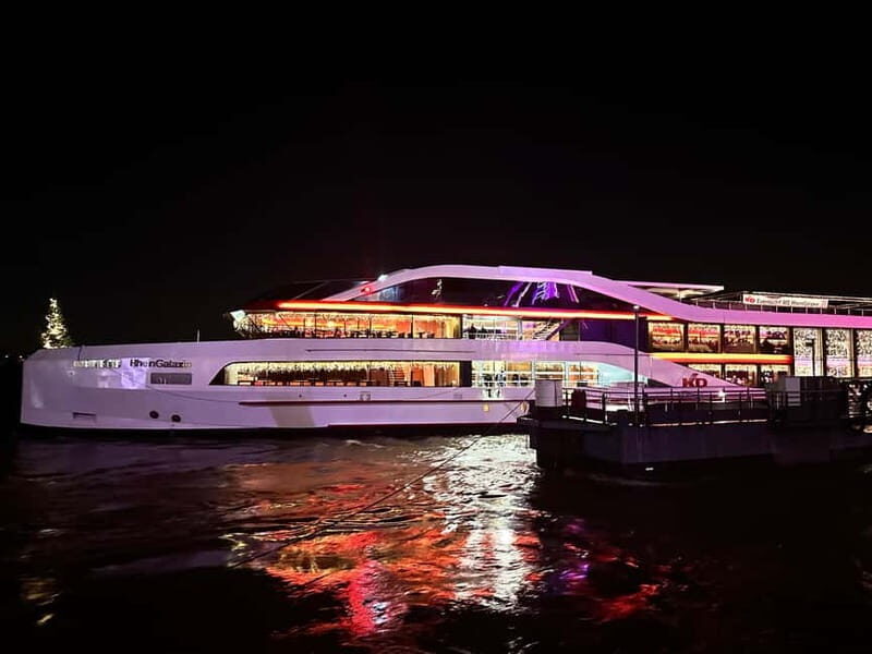 Düsseldorf: Winter Afternoon Boat Cruise on the Rhine - Meeting the KD ticket office at Rheinwerft: get checked in fast
