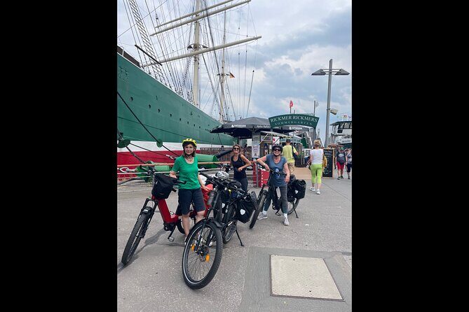 E-bike activity in Hamburg with a cultural program and snacks - Loki Schmidt Garten: botanical gardens with a playful edge
