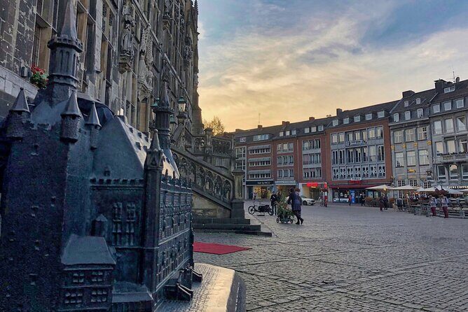 e-Scavenger hunt Aachen: Explore the city at your own pace - Stop by Aachen Cathedral: Charlemagne’s architectural statement