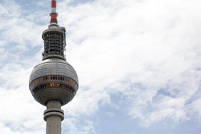 East Berlin and the Berlin Wall 2-Hour Walking Tour - Bornholmer Straße on Nov 9, 1989: the fall explained like a story