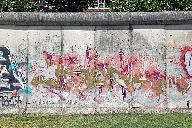 East Berlin and the Berlin Wall 2-Hour Walking Tour - Touching the Wall at the Berlin Wall Memorial: a hands-on moment with real weight
