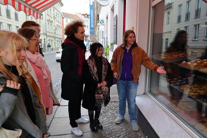 Eating Berlin: City Center Food & Beer Tour - Mustafa’s Can Gemüse Kebap and the döner scale