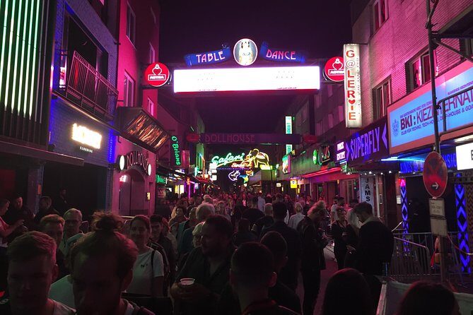 English guided tour Reeperbahn "Red light and Offence" - Reeperbahn at 7 pm: where Hamburg’s nightlife meets the red-light stories