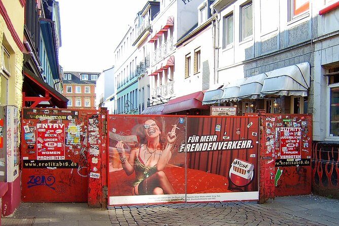 English guided tour Reeperbahn "Red light and Offence" - Beatles-Platz meeting point: setting your bearings before the nightlife
