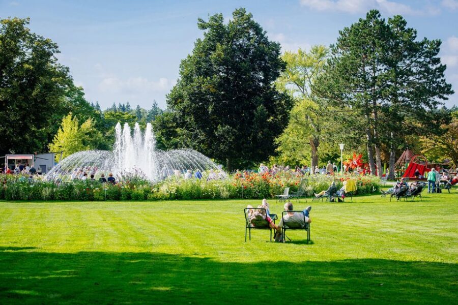 Erfurt: Egapark garden Entrance Ticket - The largest ornamental flower bed in Europe: where your feet meet the wow factor