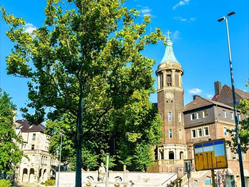 Essen: Express Walk with a Local in 60 minutes - Meeting at Essen Main Station (Select Hotel): How the tour starts