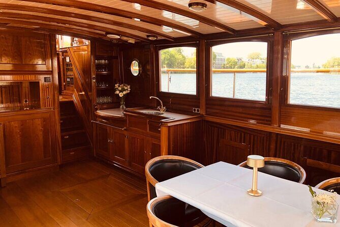Evening aperitif tour aboard the motor yacht Fitzgerald - Stop 1: Berliner Dom area to the waterways—starting with a big, recognizable landmark