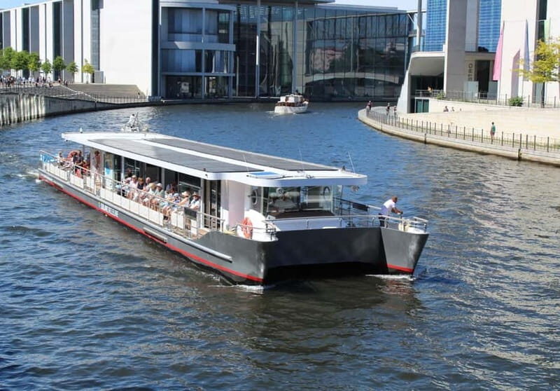 Evening Boat Tour 1.5 hour with our solarcatamaran - Meeting at UBER PLATZ and settling in for 90 minutes
