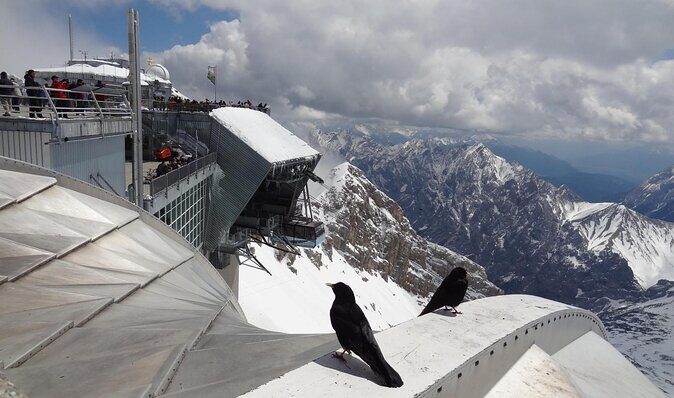 Exclusive private Vantour to Germany's Highest Mountain Zugspitze - Munich Pickup to Zugspitze: The Easy Private-Van Setup