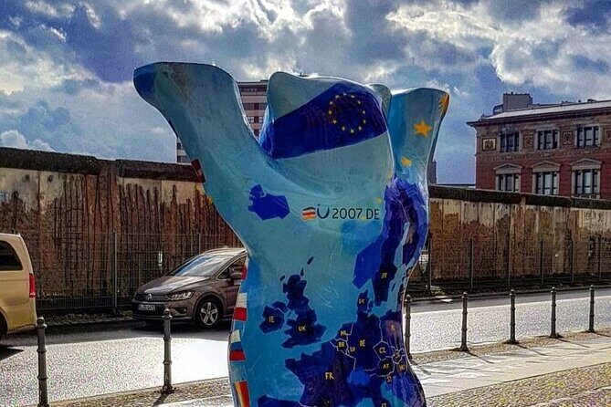 Explore Berlin History and Highlights Sightseeing Walking Tour - From Wurst :-) to Brandenburg Gate: starting with an icon that carries stories