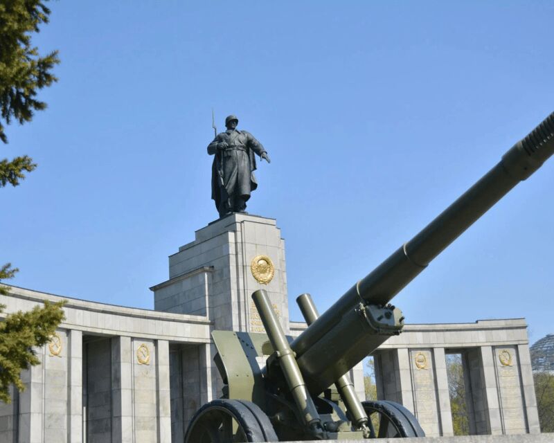 Explore Berlin Tour: History and Highlights - The Holocaust Memorial and Hitler’s Bunker: moments you should not rush