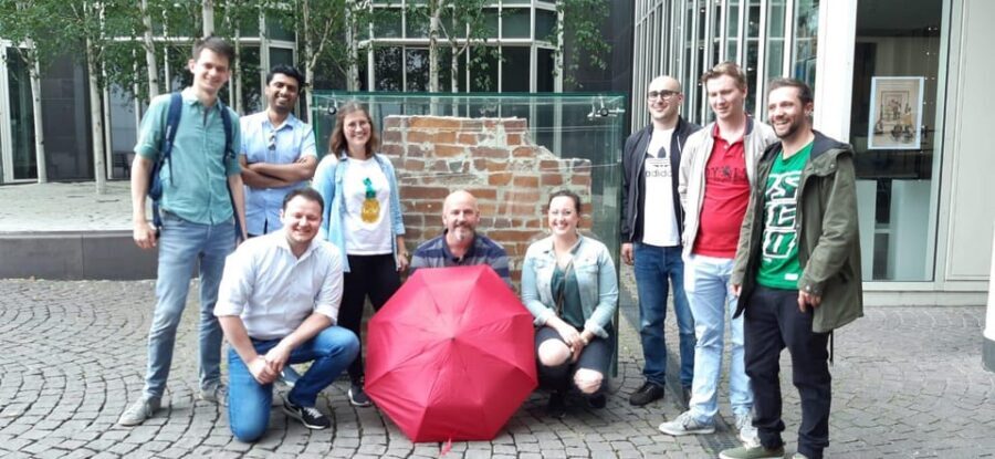 Explore Düsseldorf with Passionate tour guides! - The Guide Style: Humor, Acting Energy, and Easy Listening