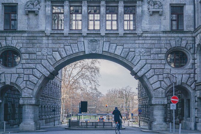 Explore Leipzig in 60 minutes with a Local - Meeting point at Mendelssohn Denkmal: start close, start on time