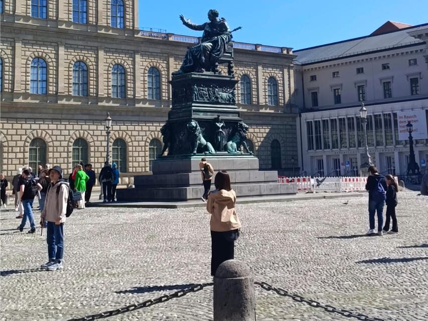 Exploring Munich by Pedicab: Premium Two Hour Tour - The English Garden: big park time with lakes and beer garden atmosphere