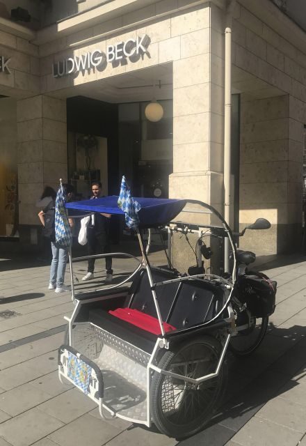 Exploring Munich in a Rikscha - What the Guide Adds: History as a Moving Narrative