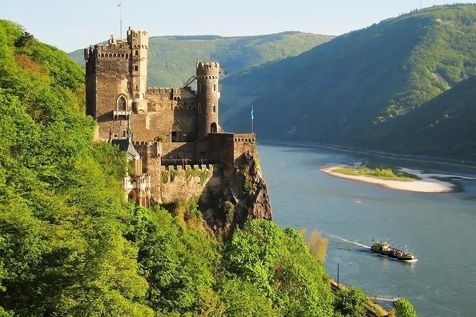 Fairytale Rüdesheim and Monastery Eberbach Tour - The private vehicle and Serkan: what tailoring really looks like