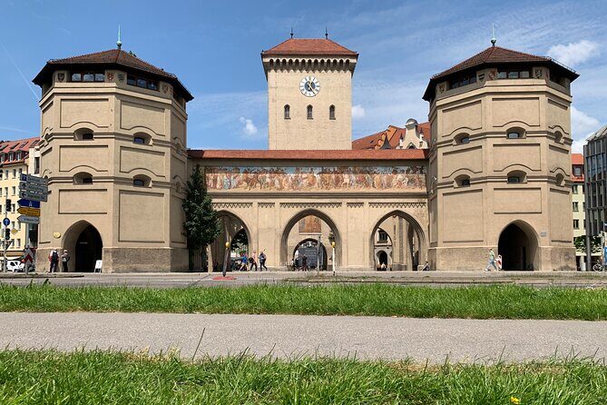 Fall in Love with Munich in a Private Old Town Walking Tour - A private old-town walk that starts at the city’s gate