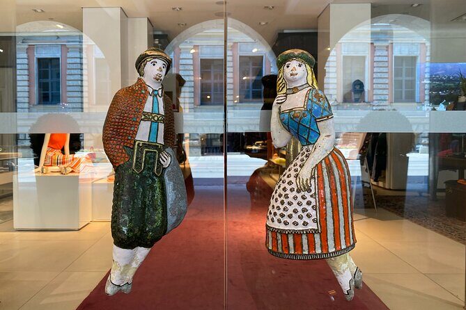 Fall in Love with Munich in a Private Old Town Walking Tour - Hofbräuhaus München: the royal brewery story and what you’ll spot inside